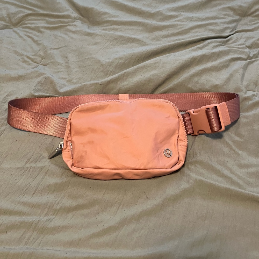 NWOT Lululemon pink belt bag